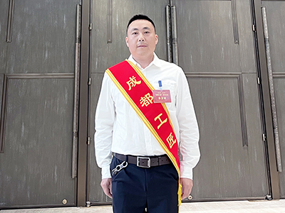 E:2023.66.20【工匠精神】安全通勤路，平凡见不凡——“成都工匠”  黄玉华官网“成都工匠”黄玉华.jpg