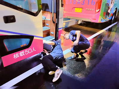 E:2023.88.2【助力大运•影像集】官网图官网雨中奋战——南宫NG28国际长运何思宏.jpg