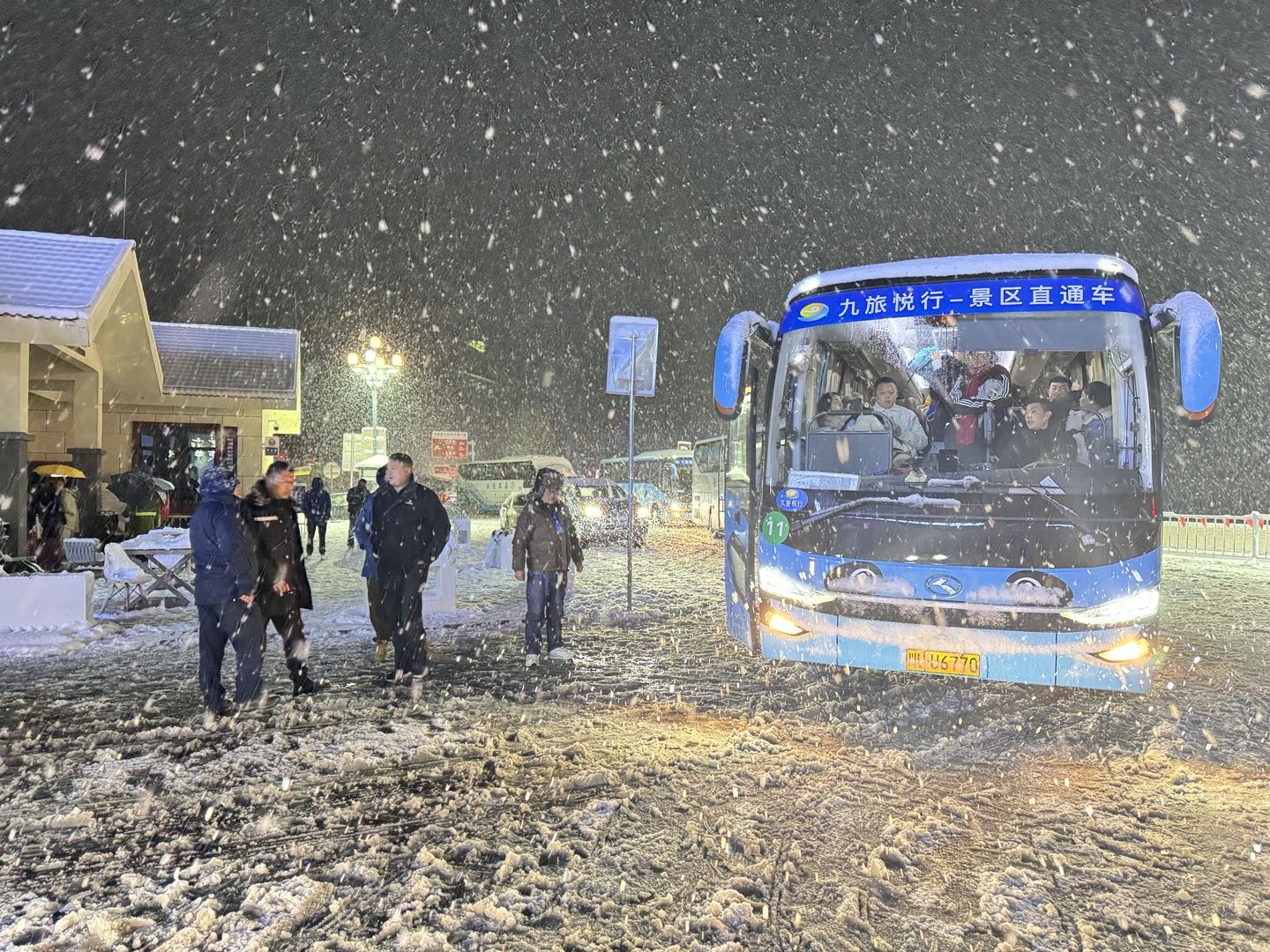 凛冬风雪中的温暖守候——九旅悦行景区直通车以行动书写责任与担当