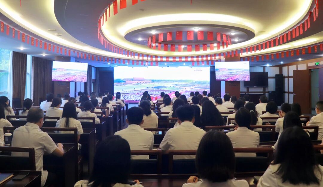 南宫NG28国际运业组织全员观看纪念中国人民抗日战争暨世界反法西斯战争胜利80周年阅兵仪式