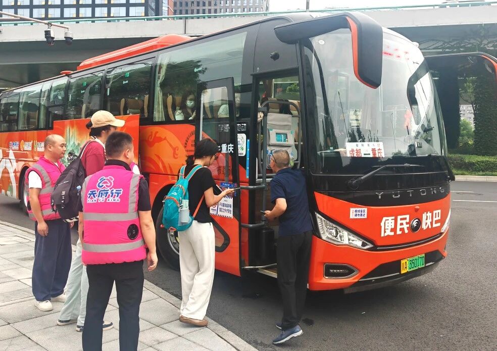 权威媒体接连报道，成渝便民快巴何以持续出圈?